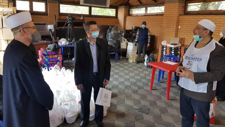 MALAYSIAN AMBASSADOR DONATES MONEY FOR GROCERY PACKS FOR POOR UKRAINIAN MUSLIMS ON BEHALF ON THE EMBASSY