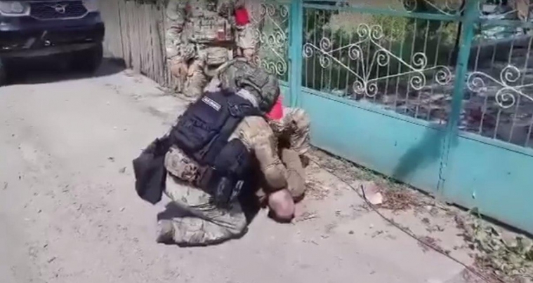 Оккупанты продолжают задерживать крымских татар