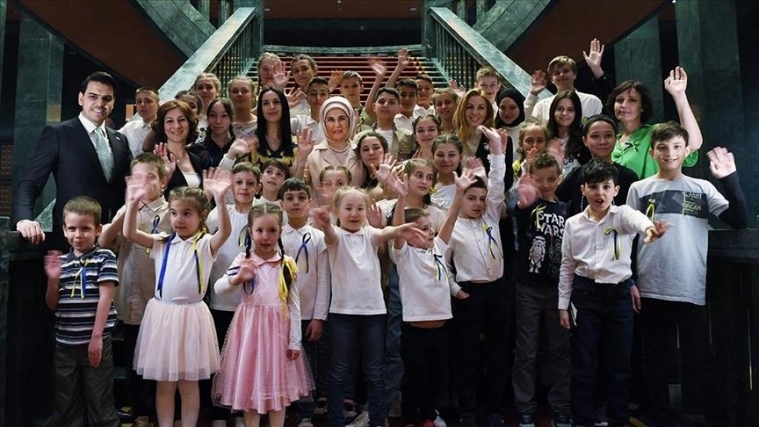 ФОТО ©АА: Еміне Ердоган провела іфтар на честь українських дітей-біженців, що нині перебувають в Туреччині.