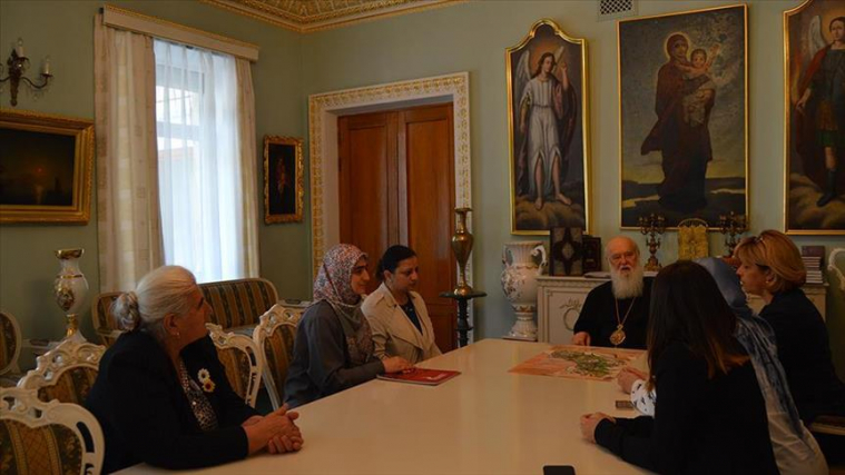 Head of Ukrainian Orthodox Church pledges support to all-women convoy’s projects during Kiev visit
