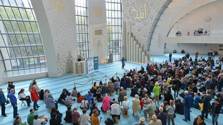 Ежегодный День открытых мечетей привлек тысячи посетителей в 900 мечетей по всей Германии