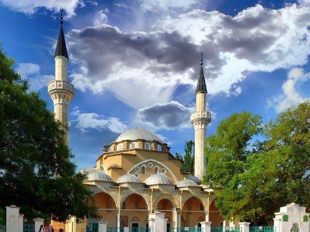 Всего к концу XVIII столетия в Крыму было 1660 мечетей, 61 медресе и текие