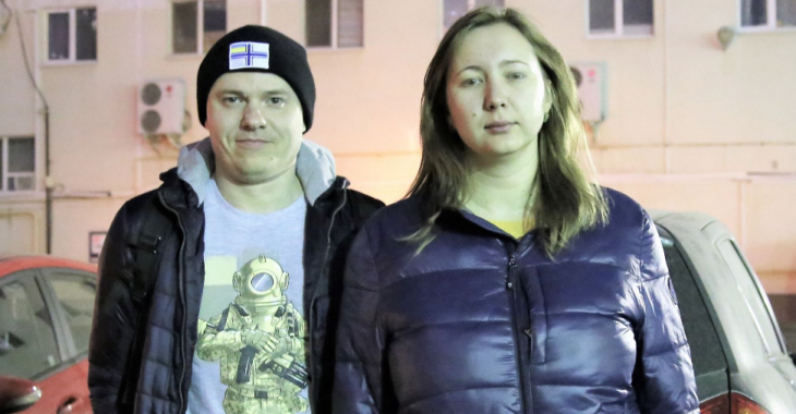 Российская ФСБ отпустила задержанных в нейтральной зоне Скрипник и Чекрыгина
