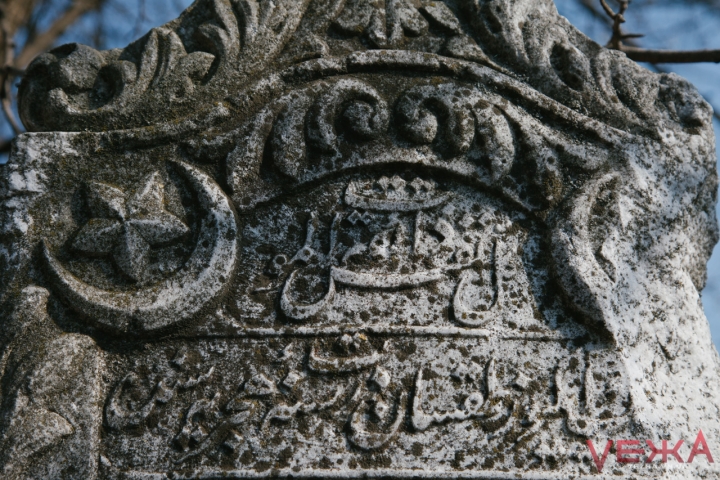 ©Vежа: Унікальність обеліска в Стрижавці полягає в тому, що це єдиний на материковій частині України османський могильний камінь, який зберігся до наших днів.