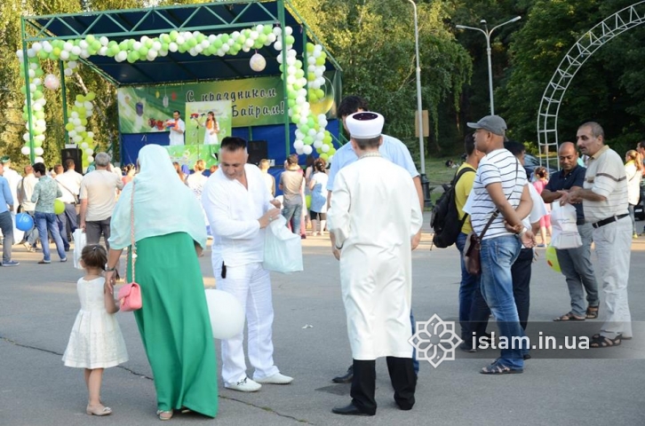 У Дніпрі на свято Ураза-байрам мусульмани пригостили понад 500 жителів східними стравами