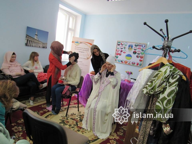 «Тропами истории: женский платок» — День хиджаба в Сумах