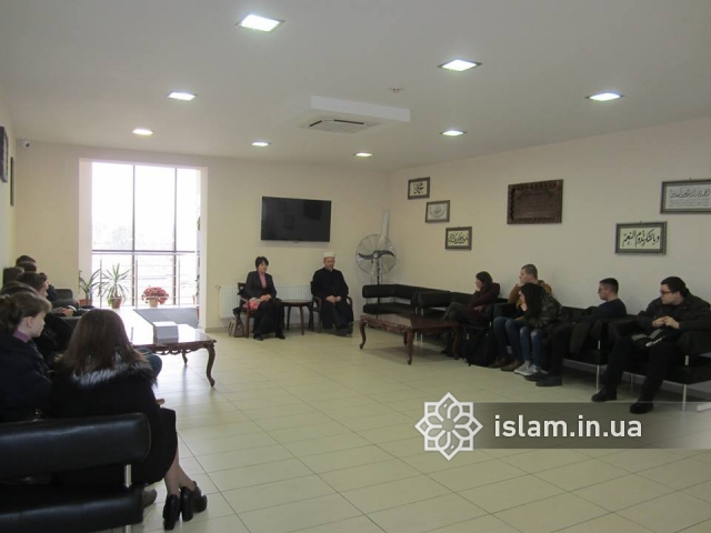 Студентам университета Гринченко провели занятия по Исламу в ИКЦ Киева
