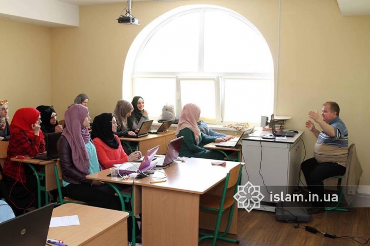 Майские праздники мусульманки провели с пользой — на курсах компьютерного дизайна и верстки