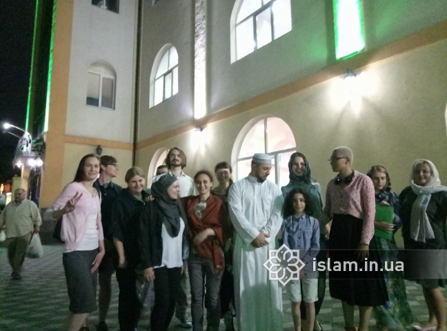 Атмосфера після проповіді та іфтару дуже святкова, добра, — немусульмани в гостях у мусульман