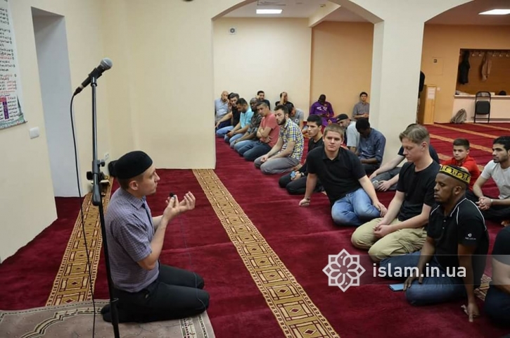 Ми вражені такою кількістю тих, хто поститься і молиться, — імам мечеті Дніпра