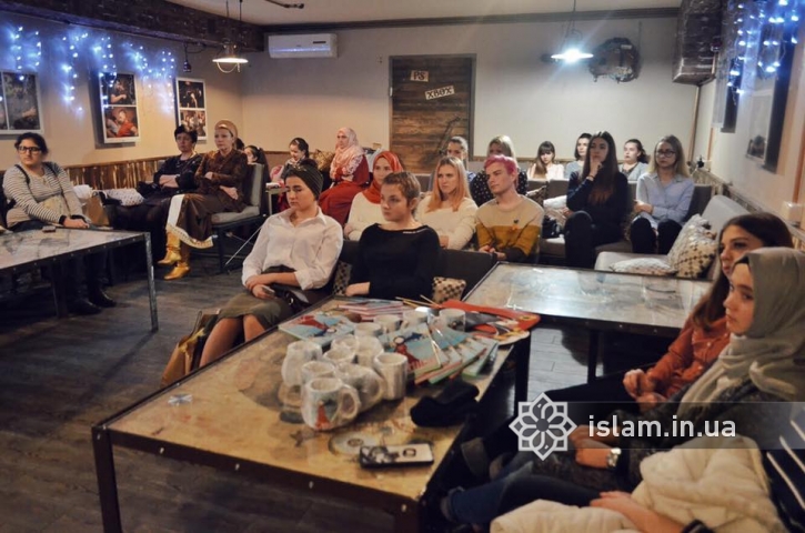 Про дискримінацію жінок у хіджабі в Запоріжжі говорили на трьох заходах