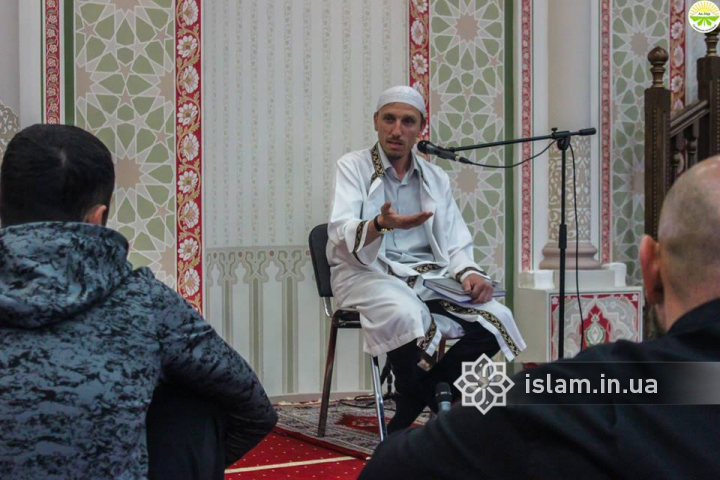 В ИКЦ Киева ифтар друг с другом разделяют до 1500 мусульман