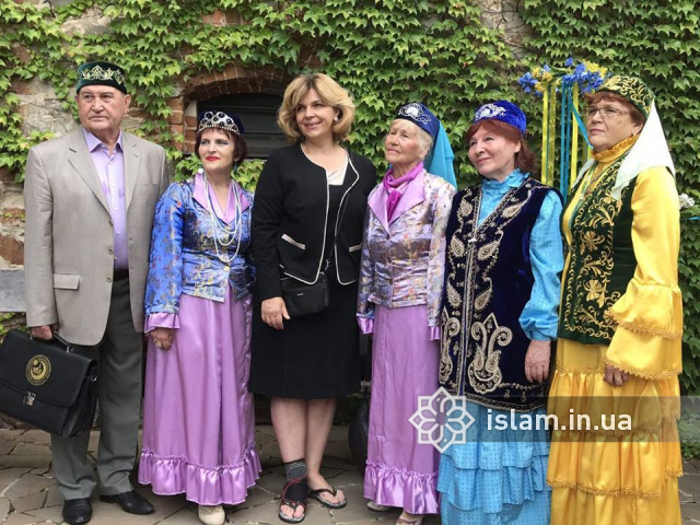 Мусульманське вбрання на етно-фешн-шоу «Аристократична Україна»