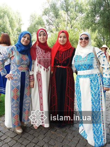 Performance of Muslim Looks on the Ethnic-Fashion Show “Aristocratic Ukraine”