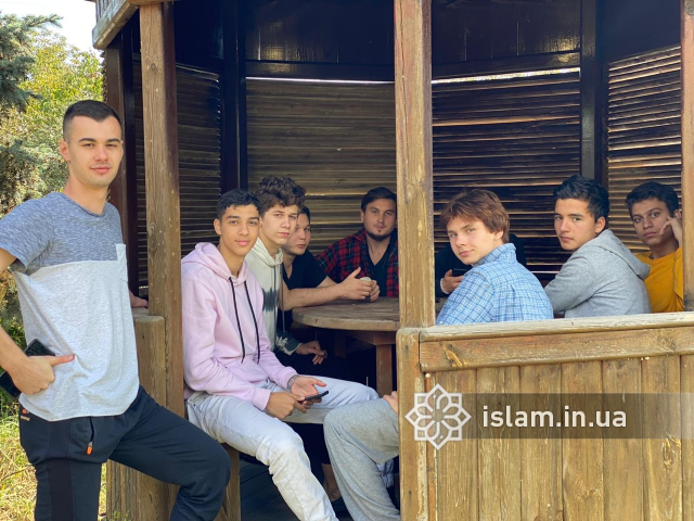 Молодые мусульмане в Геническе отдохнули с пользой