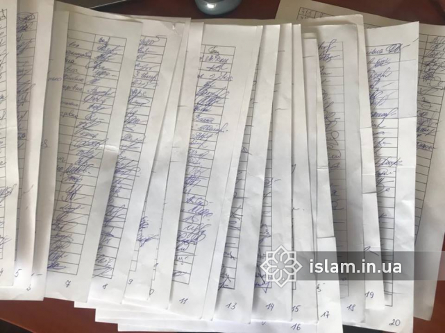Українські мусульманки звернулися до Держміграційної служби з проханням дозволити фото на паспорт у хіджабі