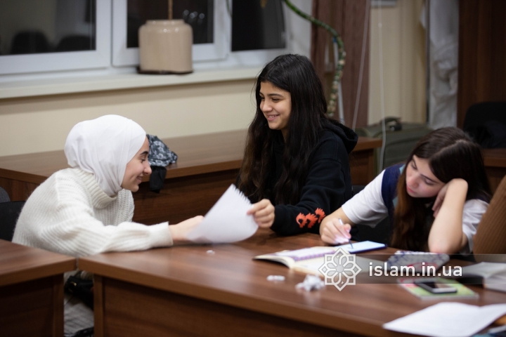 Ліга мусульманок України провела семінар особистісного зростання для підлітків