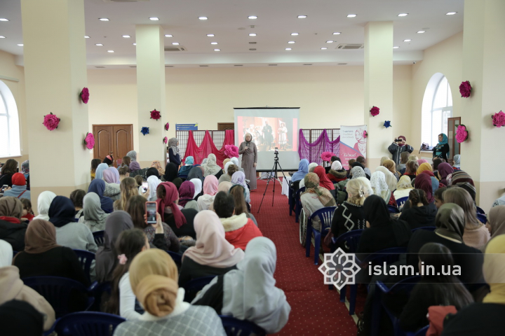 Представительницы посольств Индонезии и Малайзии высоко оценили проведенное организацией «Марьям» мероприятие ко Дню хиджаба