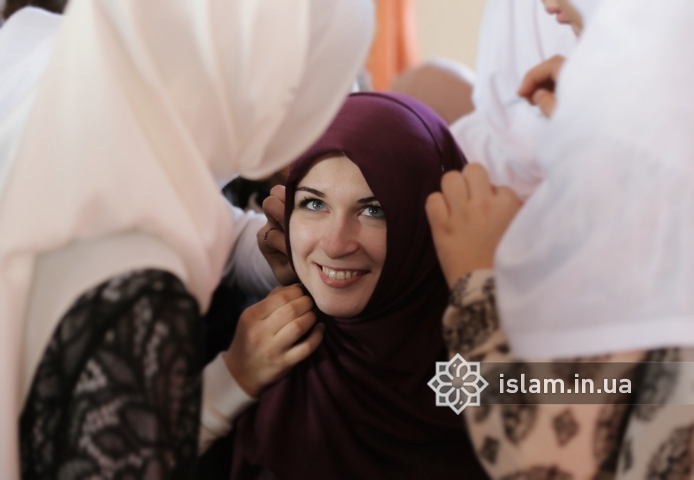Гимназистки-мусульманки напомнили о смысле и значении Всемирного дня хиджаба