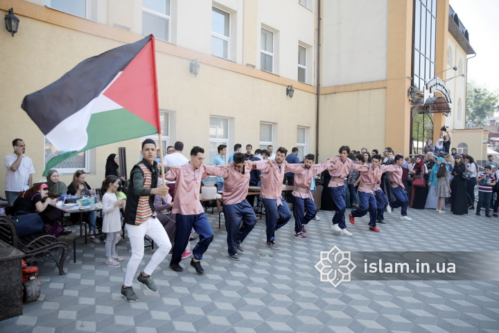 Танец «дабка», выставки и викторины — День палестинской культуры в ИКЦ Киева