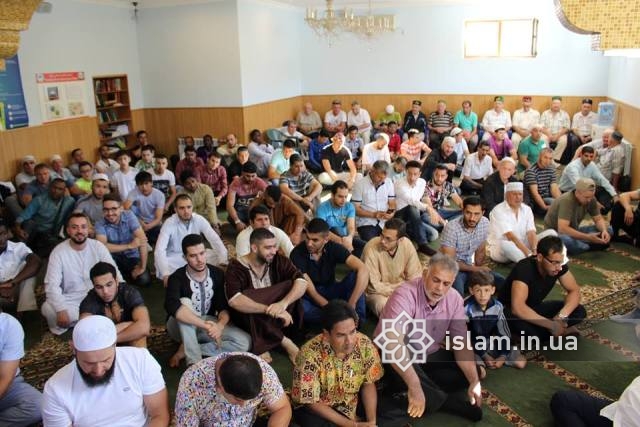 В мечети Запорожья в Ид аль-Фитр возносят молитвы 150 мусульман