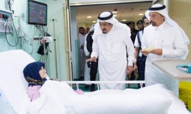 Король Саудівської Аравії відвідав у лікарні постраждалих паломників