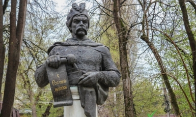 Покладання квітів до пам’ятника в Криму вважається екстремізмом