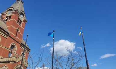 © ️ Посольство Украины в Канаде: Столица канадской провинции Нью-Брансуик, Фредериктон, к годовщине депортации крымских татар преподнесла крымскотатарский флаг 