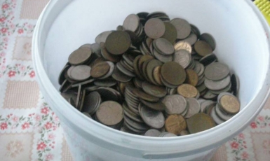 Російським судовим виконавцям принесли 140 кілограмів монет — на штраф Зареми Умерової