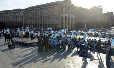 В Україні відзначили День кримськотатарського прапора
