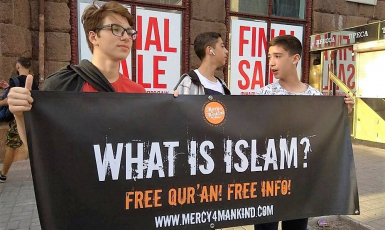 «Что такое ислам: задавай вопросы о Коране» — молодые мусульмане провели акцию на Крещатике