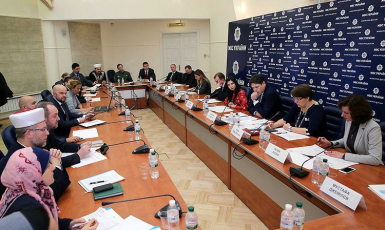Фото на документы в платке: проблему обещают решить за 4 месяца