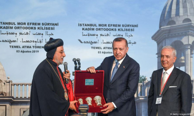 ФОТО АА: Митрополит Юсуф Четін (ліворуч) і президент Туреччини Реджеп Ердоган на церемонії початку будівництва храму