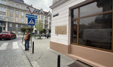 У Львові викрали меморіальну таблицю Джохару Дудаєву