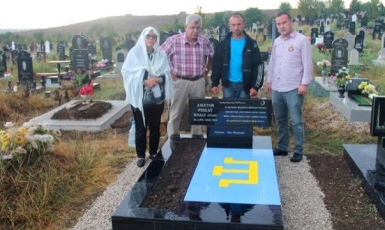 Над могилою Решата Аметова кримські татари з Туреччини встановили башташ