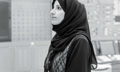 ©️Arabian Business Global: Среди женщин в ТОП-100 самых умных людей в ОАЭ — первая эмиратская женщина-ученый-ядерщик Амани Аль-Хосани (Amani Al Hosani)