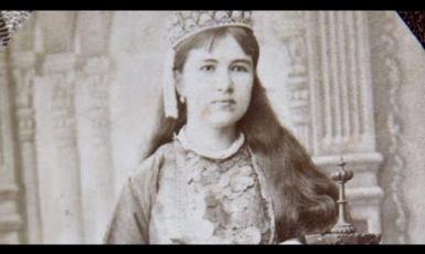 Первой  мусульманкой, получившей диплом врача в Российской империи, была крымская татарка Зейнеп Булгакова