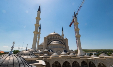 «Така мечеть не буде благословенною»: окупанти ніяк не відкриють Соборну мечеть у Сімферополі