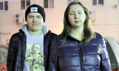 Российская ФСБ отпустила задержанных в нейтральной зоне Скрипник и Чекрыгина