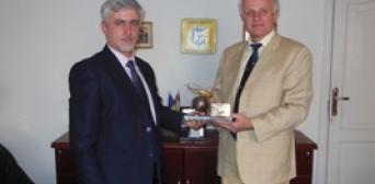 Посол Украины Сергей Пасько провел встречу с коммерческим директором ЗАО «Авиакомпания« Украинские вертолеты» Андреем Небратом.