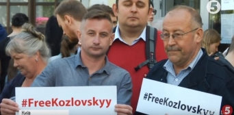 Писатели устроили акцию в поддержку заключенного в Донецке религиоведа