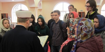 Студентам университета Гринченко провели занятия по Исламу в ИКЦ Киева