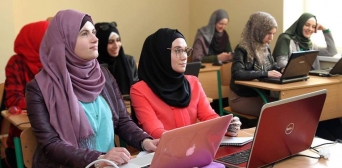  Травневі свята мусульманки провели з користю — на курсах комп’ютерного дизайну і верстки