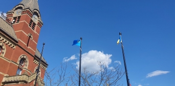 © ️ Посольство Украины в Канаде: Столица канадской провинции Нью-Брансуик, Фредериктон, к годовщине депортации крымских татар преподнесла крымскотатарский флаг 