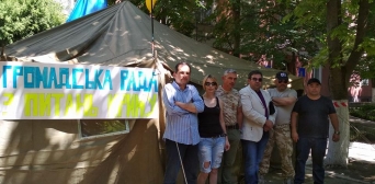 Активісти Херсонщини обурені бездіяльністю Представництва Президента в АР Крим