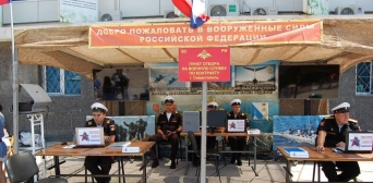 Вопреки международному законодательству и решению Генассамблеи ООН 5 тысяч жителей Крыма призвали в армию России