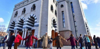 Мир чтит память жертв теракта в мечети в Крайстчерче