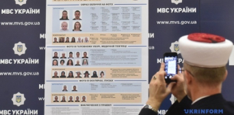 В Украине разрешили фотографироваться на паспорт в головном уборе