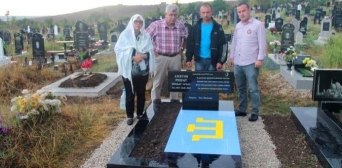 Над могилой Решата Аметова крымские татары из Турции установили башташ