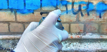 ©️ИКЦ г. Днепр: Сотни граффити, сделанные наркодилерами, исчезли благодаря совместной акции мусульман Днепра и активистов МАА